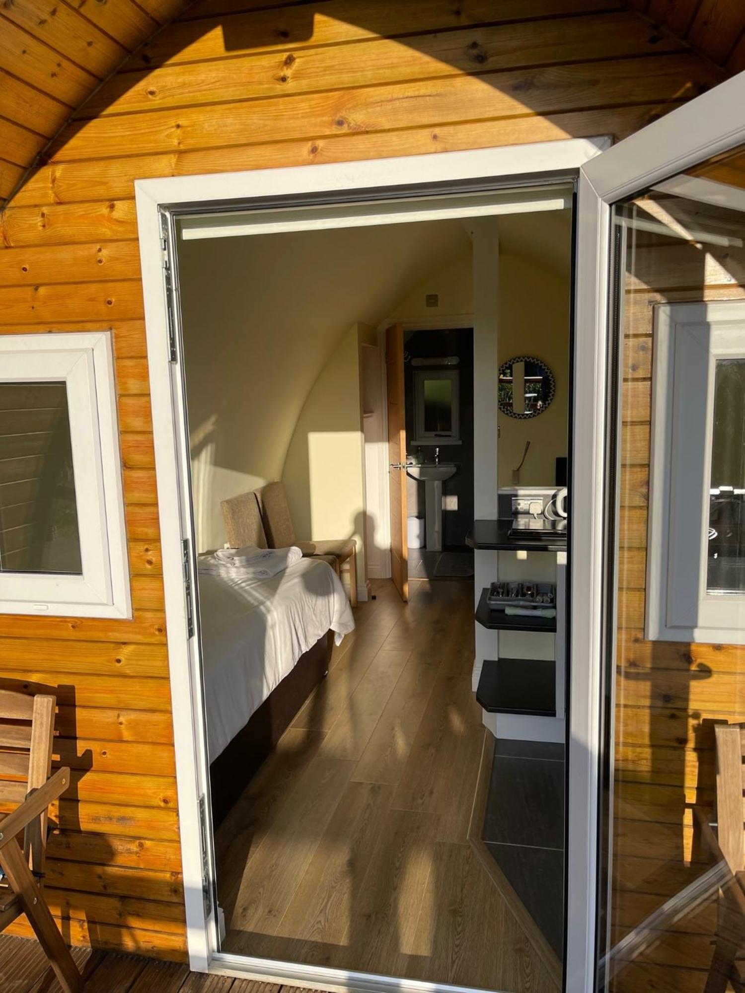 Tunnel Cottages At Blaen-Nant-Y-Groes Farm Aberdare Room photo