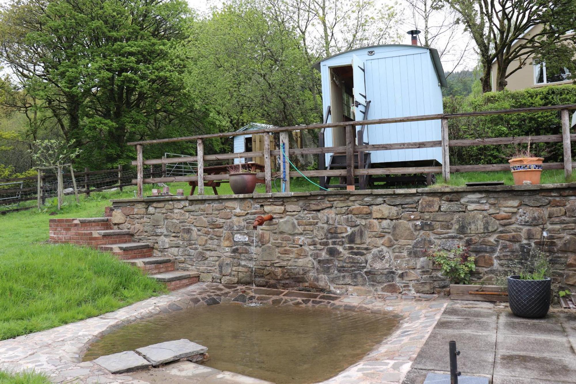 Tunnel Cottages At Blaen-Nant-Y-Groes Farm Aberdare Room photo